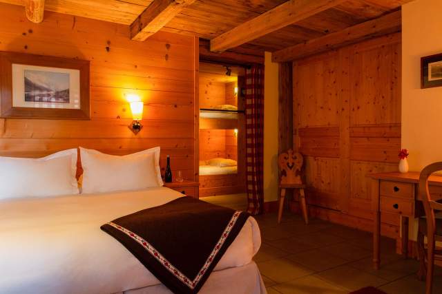 Zimmer des Hotels mit Spa in Savoyen mit Whirlpool, Pool und Blick auf den Mont Blanc in der Nähe von Les Saisies