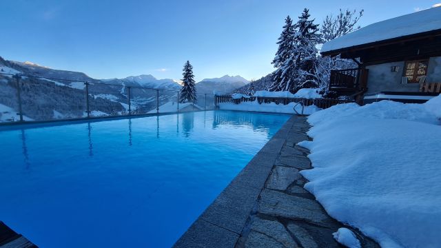 Pool in wintertime with view over the valley