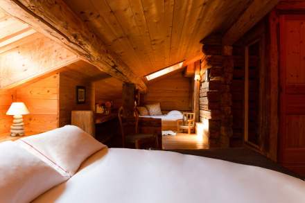 Zimmer Zimmer im Hotel mit Spa in Savoyen mit Blick auf die Berge in Les Saisies