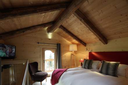 Hotel Spa en Savoie Jacuzzi & Piscine vue Mont Blanc ·La Ferme du Chozal