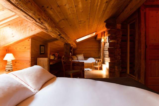 Zimmer des Hotels mit Spa in Savoyen mit Whirlpool, Pool und Blick auf den Mont Blanc in der Nähe von Les Saisies