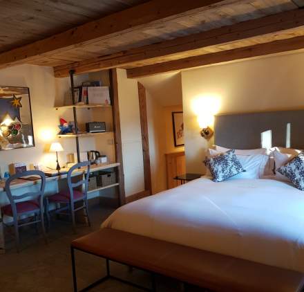 Bett Suite im Hotel mit Spa in Savoyen mit Blick auf die Berge in Les Saisies