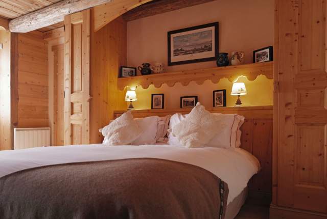 Zimmer des Hotels mit Spa in Savoyen mit Whirlpool, Pool und Blick auf den Mont Blanc in der Nähe von Les Saisies